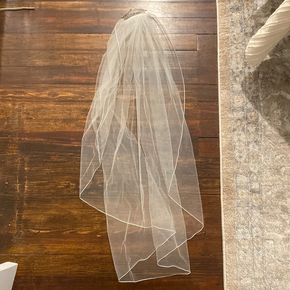 Fingertip veil